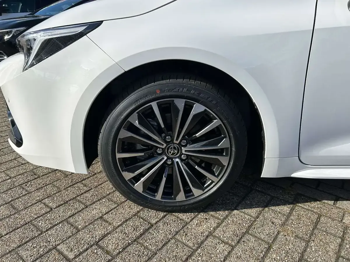 Neu Toyota Corolla Team 196 PS (144 kW) 2025 Weiß Kombi