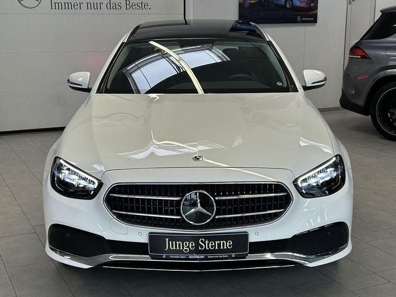 Gebraucht Mercedes E300 211 PS (155 kW) 2023 Weiß Limousine