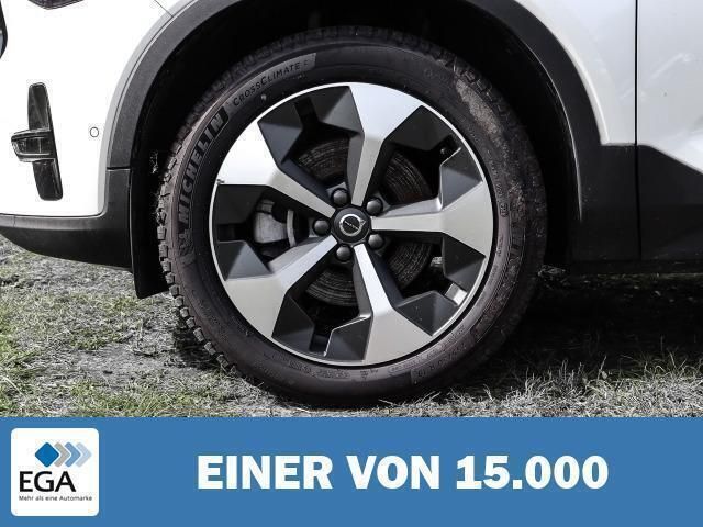 Gebraucht Volvo XC40 Plus 197 PS (144 kW) 2023 Weiß metallic SUV