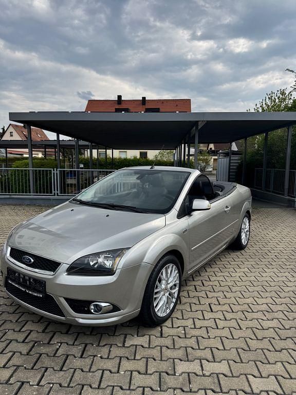 Gebraucht Ford Focus Cabriolet Titanium 145 PS (106 kW) 2007 Grau Cabrio