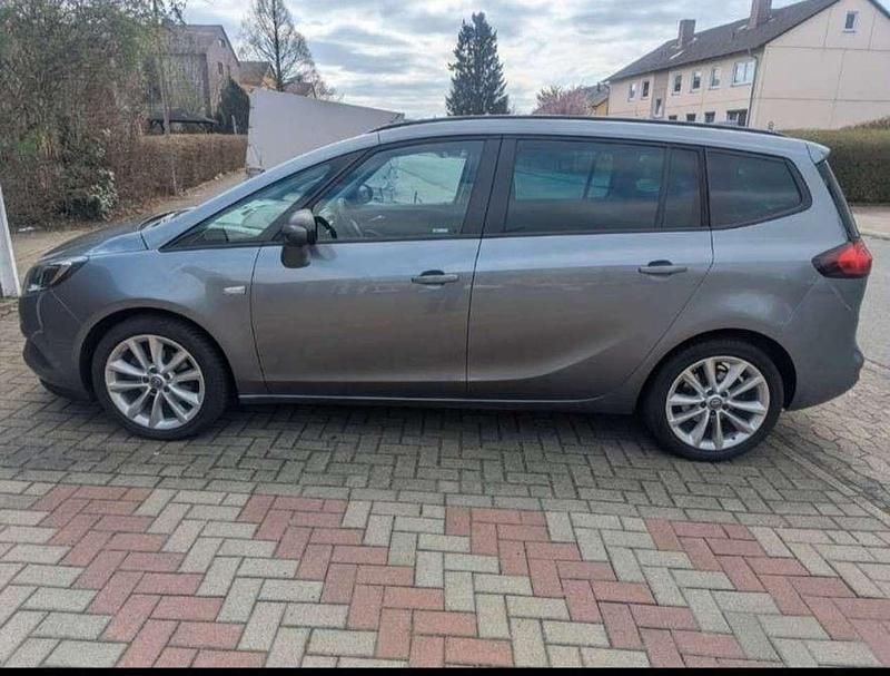 Grau Gebraucht 2017 Opel Zafira Edition Van / Kleinbus | 9.700 € (Superpreis) - Bild 1/4