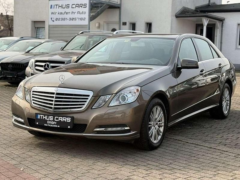 Gebraucht Mercedes E200 Elegance 136 PS (100 kW) 2011 Grau Limousine