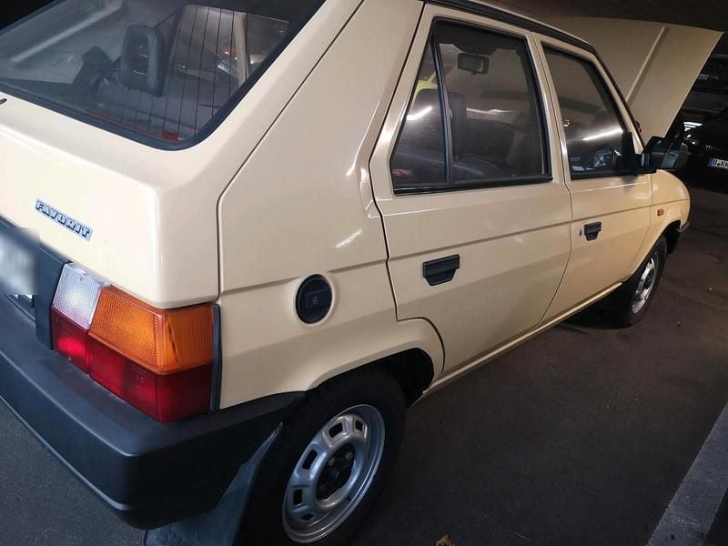 Gebraucht Skoda Favorit 63 PS (46 kW) 1990 Beige Kleinwagen