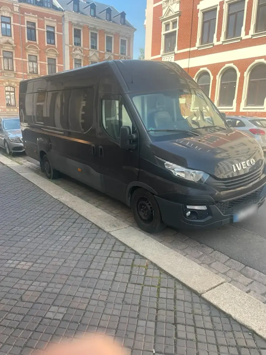 Occasion Iveco Daily 156 ch (114 kW) 2018 Noir Monospace