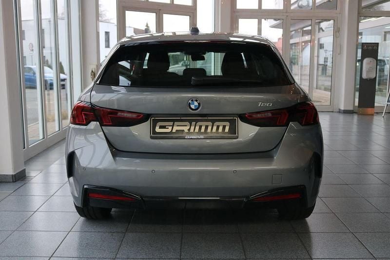 Gebraucht BMW 120 170 PS (125 kW) 2024 Skyscraper grau metallic (metallic) Kleinwagen