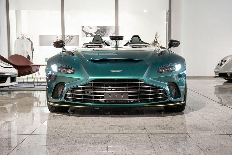Grün Neu 2025 Aston Martin V12 Vantage Cabrio | 1.188.810 € - Bild 1/4