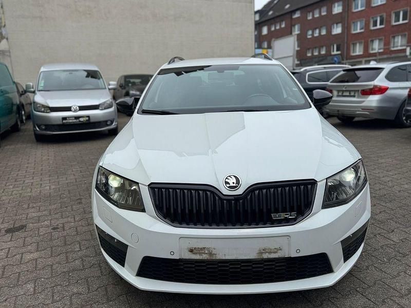 Weiß Gebraucht 2014 Skoda Octavia RS Limousine | 8.900 € (Superpreis) - Bild 1/4