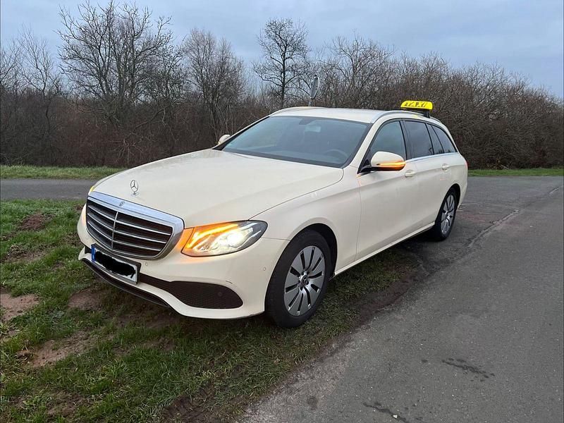 Gebraucht Mercedes E220 194 PS (142 kW) 2018 Beige Kombi