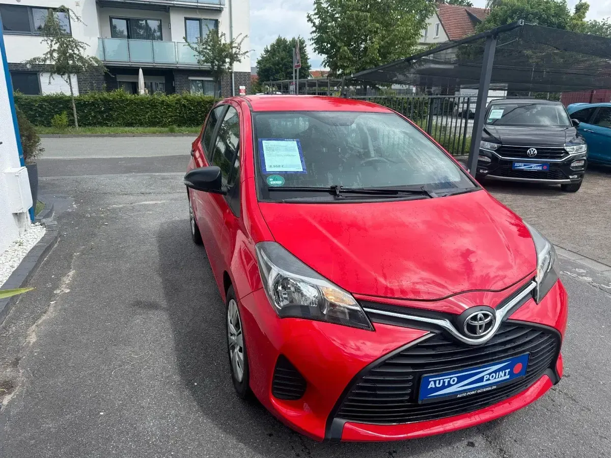 Gebraucht Toyota Yaris Basis 69 PS (50 kW) 2016 Rot Kleinwagen
