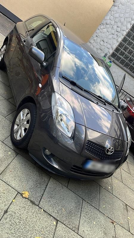 Gebraucht Toyota Yaris 69 PS (50 kW) 2008 Grau Kleinwagen