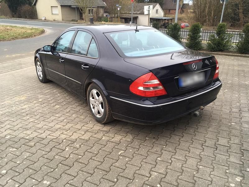 Gebraucht Mercedes E320 224 PS (164 kW) 2002 Blau Limousine