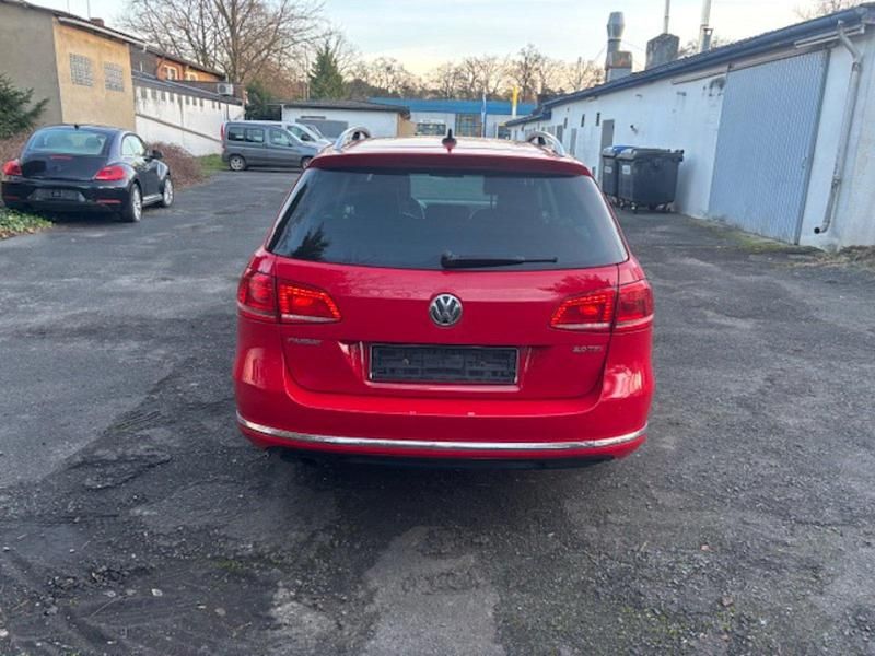 Gebraucht VW Passat 211 PS (155 kW) 2012 Rot Kombi