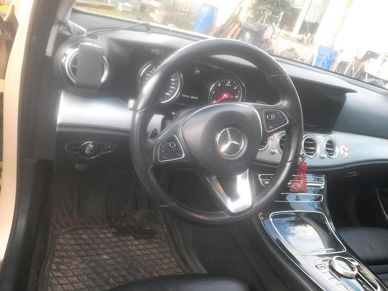 Gebraucht Mercedes 220 194 PS (142 kW) 2018 Gelb Limousine