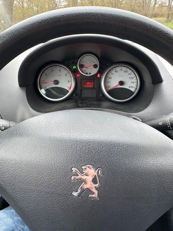 Gebraucht Peugeot 206+ 75 PS (55 kW) 2010 Schwarz Kleinwagen