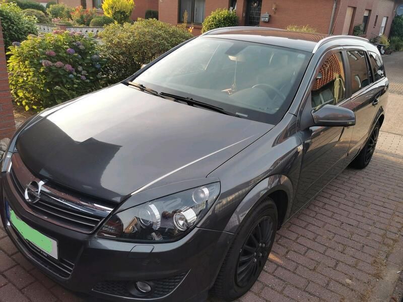 Grau Gebraucht 2009 Opel Astra Kombi | 3.000 € - Bild 1/4