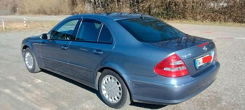 Gebraucht Mercedes E240 Elegance 177 PS (130 kW) 2002 Blau Limousine