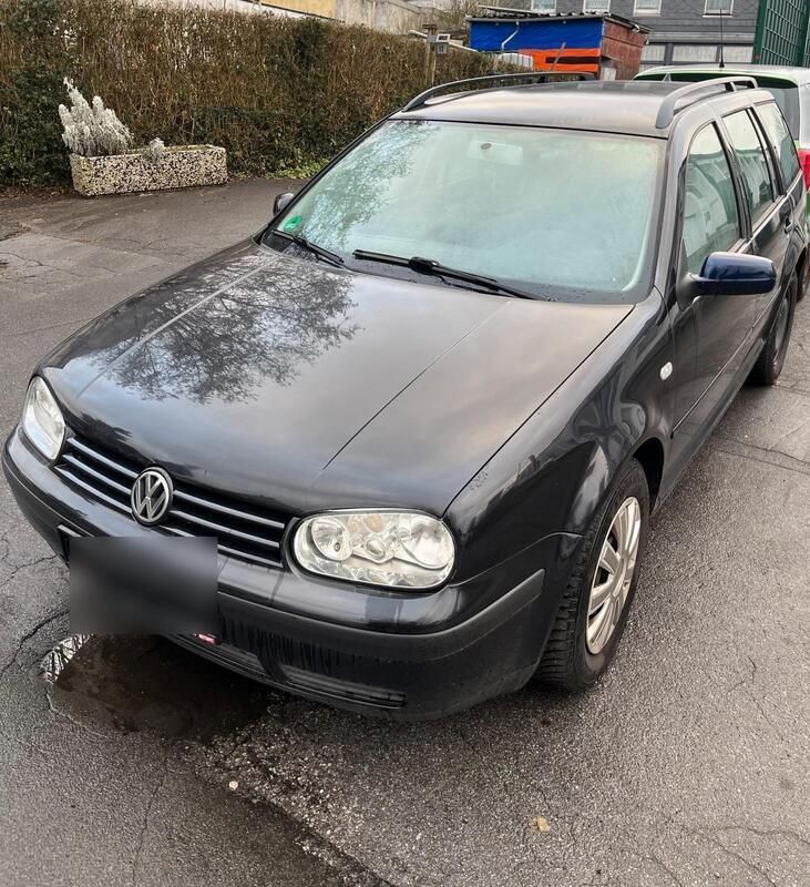 Schwarz Gebraucht 2000 VW Golf IV Kombi | 800 € (Etwas zu teuer) - Bild 1/4