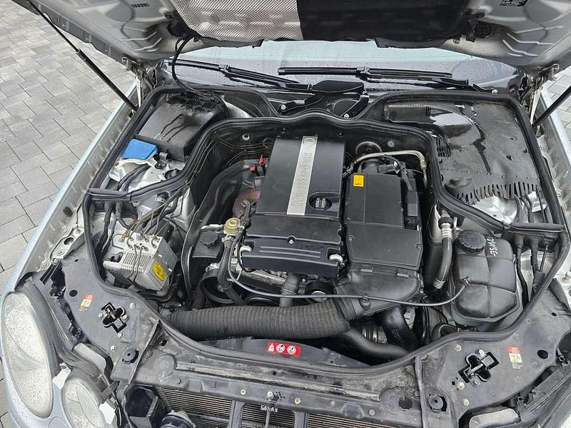 Gebraucht Mercedes E200 163 PS (119 kW) 2005 Iridiumsilber  metalliclack Limousine