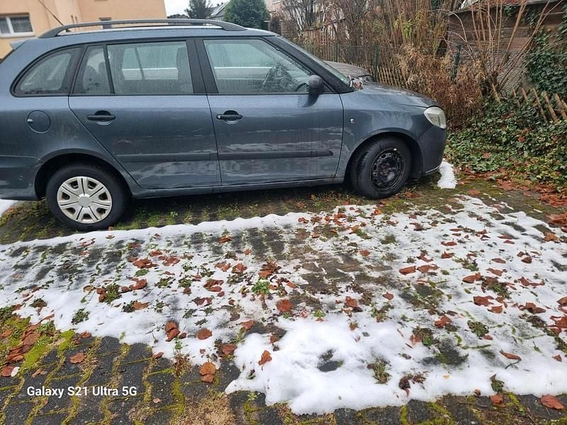 Grau Gebraucht 2009 Skoda Fabia Kombi | 850 € (Superpreis) - Bild 1/4