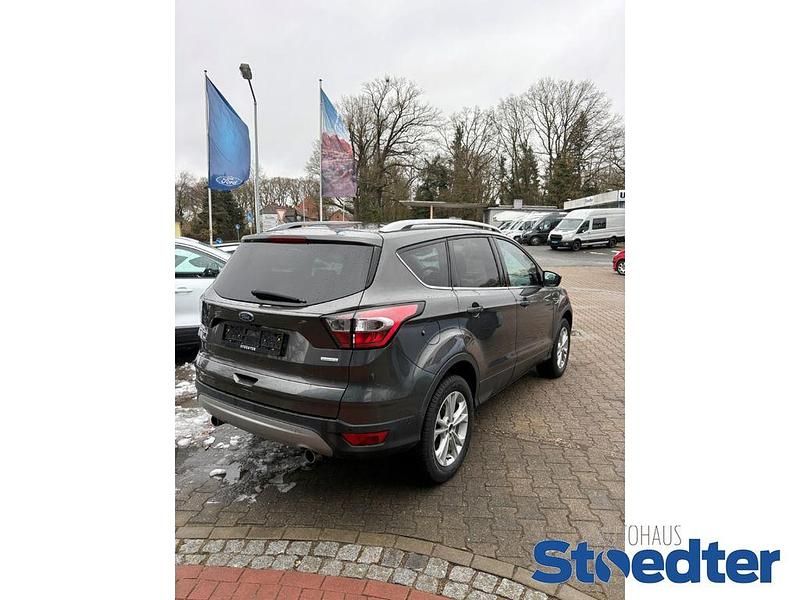 Gebraucht Ford Kuga Titanium 150 PS (110 kW) 2017 Grau SUV