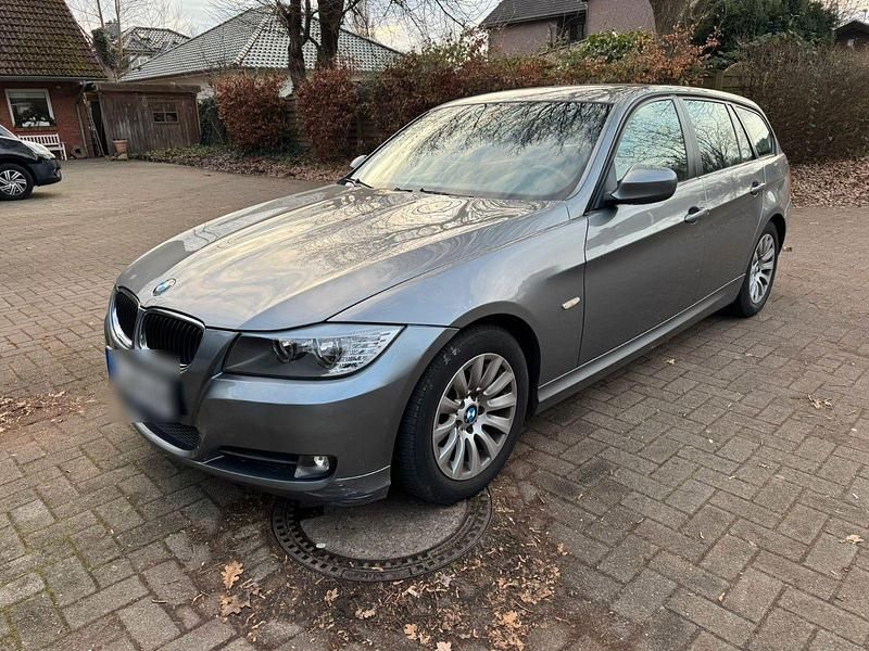 Grau Gebraucht 2009 BMW 320 Kombi | 4.000 € (Guter Preis) - Bild 1/4