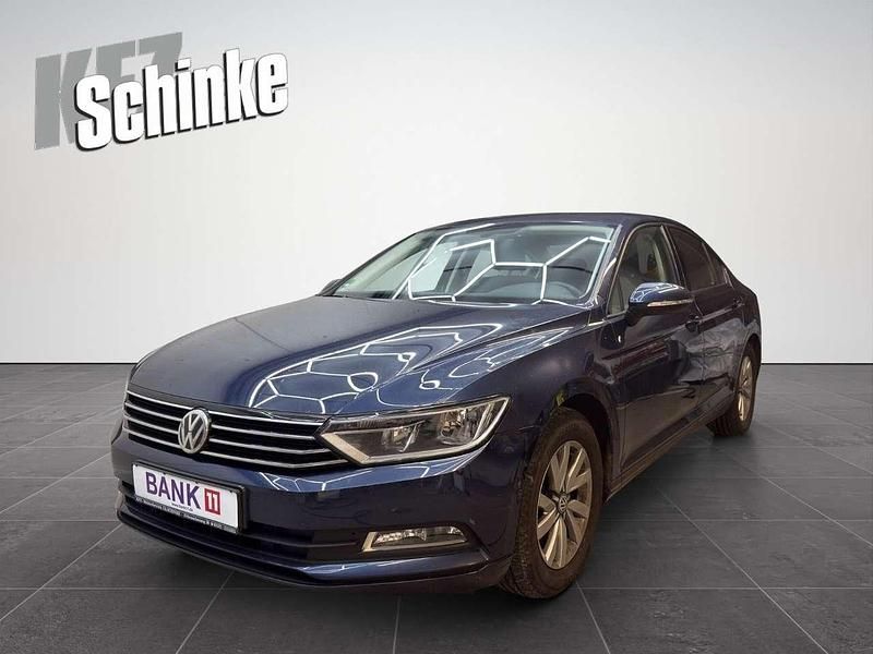 Gebraucht VW Passat Trendline 125 PS (91 kW) 2017 Barnato/ontariogruen Limousine