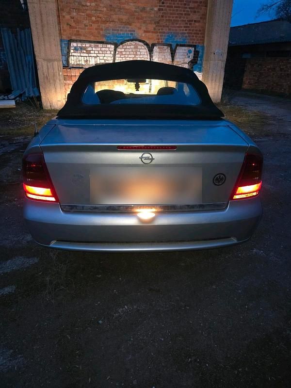Gebraucht Opel Astra Cabriolet 147 PS (108 kW) 2002 Silber Cabrio