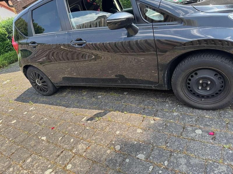 Gebraucht Nissan Note Acenta 80 PS (58 kW) 2015 Schwarz Kleinwagen