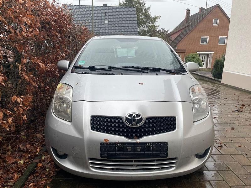 Silber Gebraucht 2008 Toyota Yaris Sol Limousine | 2.000 € - Bild 1/4
