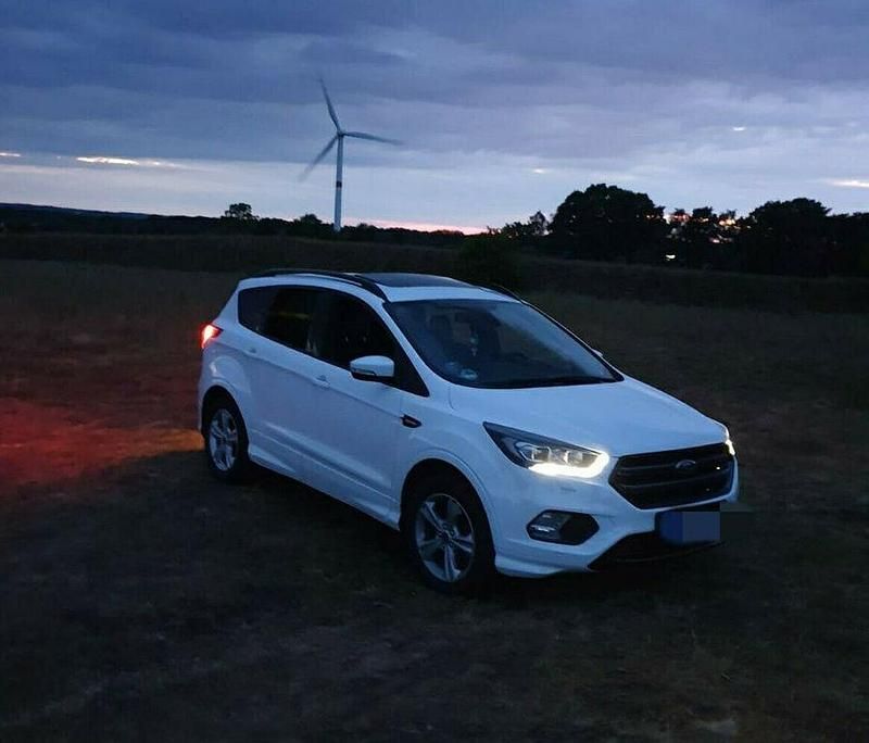 Weiß Gebraucht 2018 Ford Kuga ST-Line SUV | 19.600 € (Fairer Preis) - Bild 1/4
