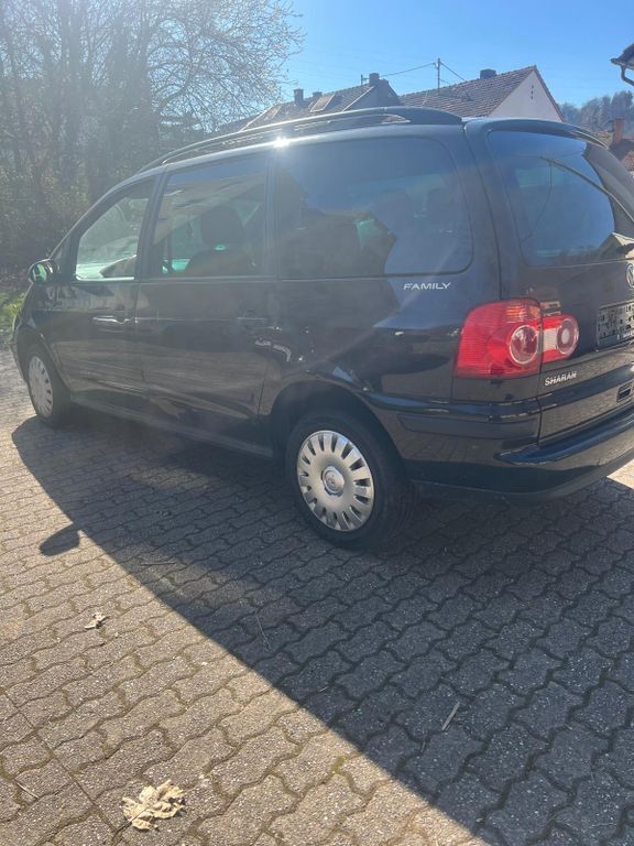Schwarz Gebraucht 2004 VW Sharan Comfortline Van / Kleinbus | 2.200 € (Superpreis) - Bild 1/4