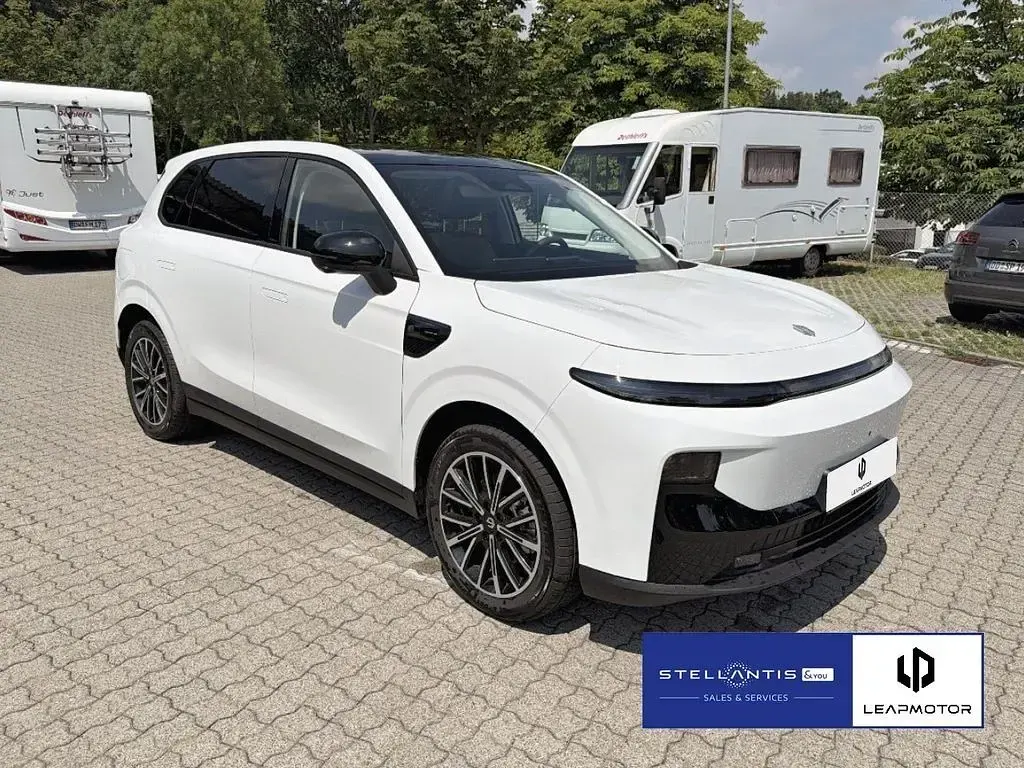 Neu Leapmotor B10 160 kW (218 PS) 2026 Schwarz SUV