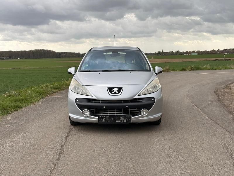 Gebraucht Peugeot 207 119 PS (87 kW) 2008 Silber Limousine