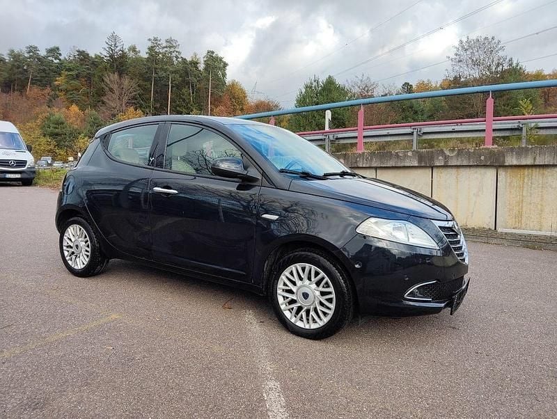 Schwarz Gebraucht 2015 Lancia Ypsilon S Kleinwagen | 4.900 € (Fairer Preis) - Bild 1/4