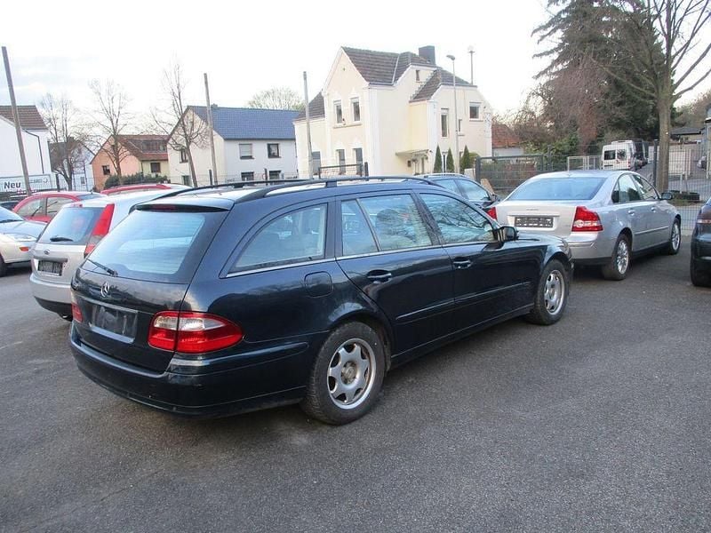 Gebraucht Mercedes E220 150 PS (110 kW) 2004 Schwarz Kombi