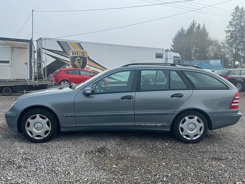Gebraucht Mercedes C180 143 PS (105 kW) 2005 Blau Kombi