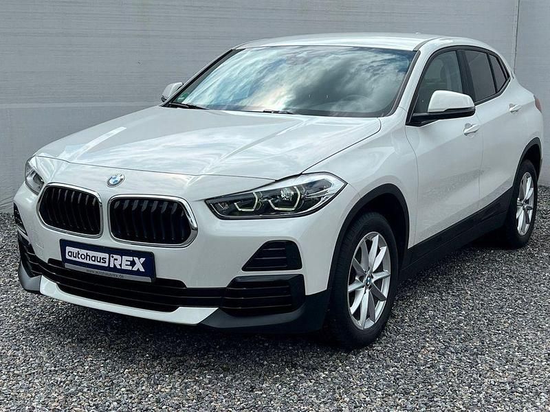Alpinweiss iii Gebraucht 2022 BMW X2 Advantage SUV | 21.900 € (Fairer Preis) - Bild 1/4