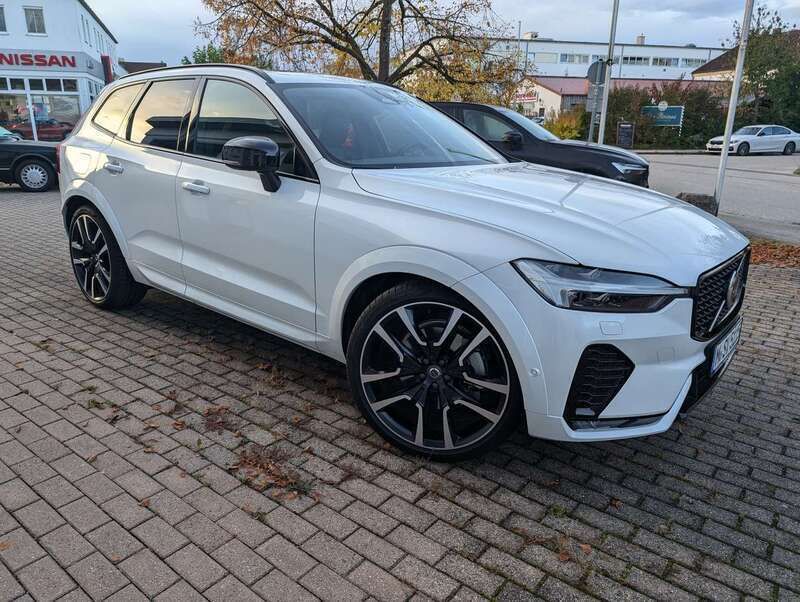 Crystal white / metallic Gebraucht 2024 Volvo XC60 Ultimate SUV | 63.990 € - Bild 1/4