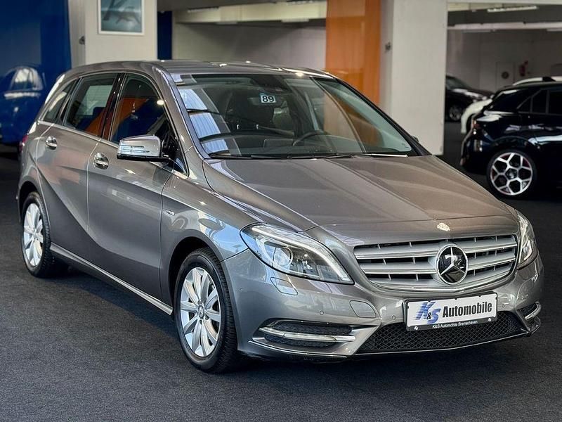 Gebraucht Mercedes B200 156 PS (114 kW) 2012 Grau Van / Kleinbus