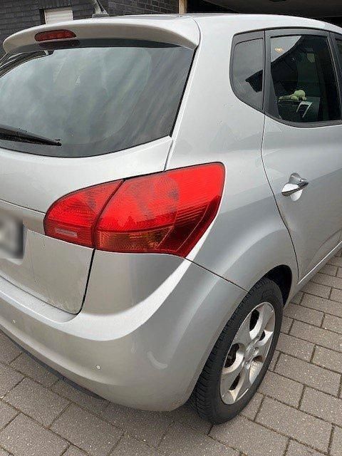 Używany Kia Venga 125 KM (91 kW) 2012 Srebrny Hatchback