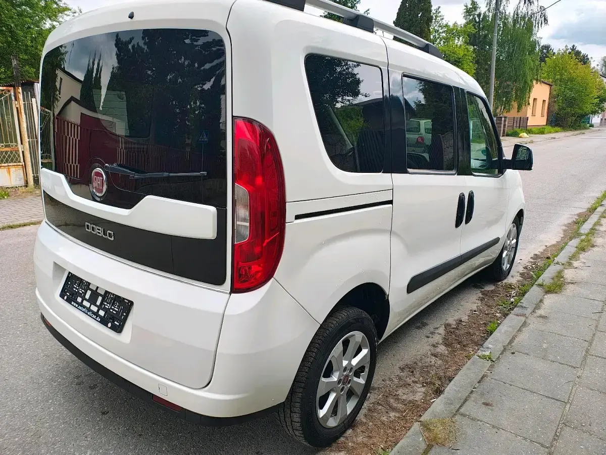 Gebraucht Fiat Doblò 135 PS (99 kW) 2015 Weiß Van / Kleinbus