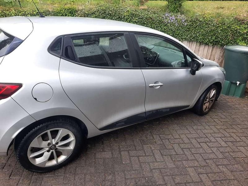 Gebraucht 2016 Renault Clio IV Expression Limousine | 6.500 € (Fairer Preis) - Bild 1/4