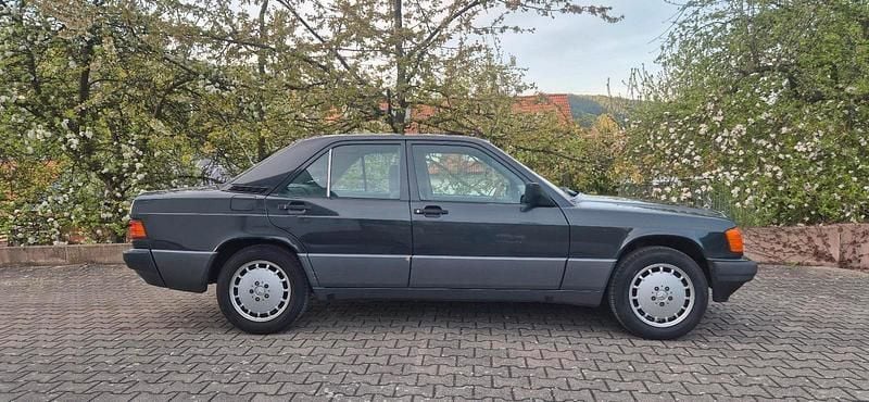 Second-hand Mercedes 190 75 CP (55 kW) 1991 Negru Berlinǎ