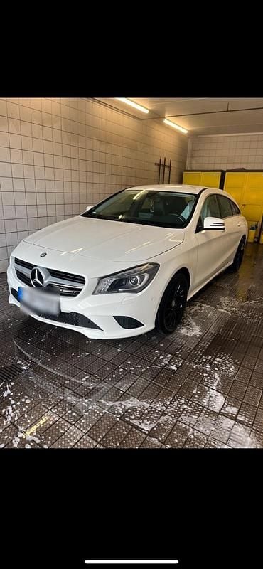 Gebraucht Mercedes CLA180 Shooting Brake 122 PS (89 kW) 2016 Weiß Kombi