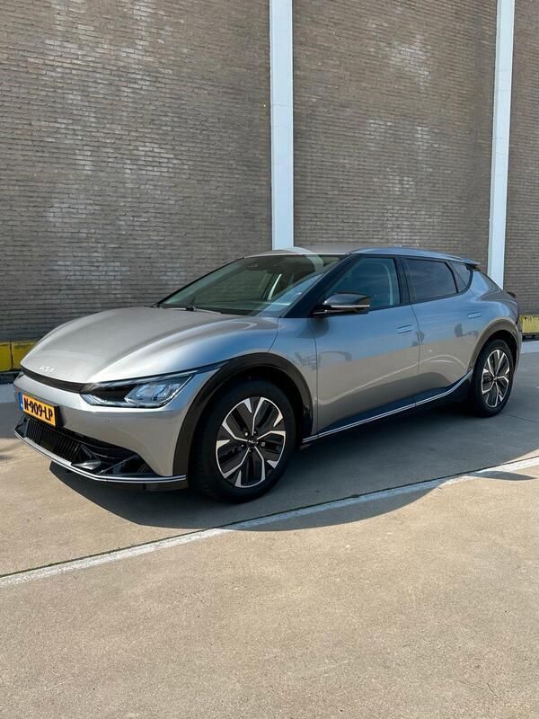 Grau Gebraucht 2021 Kia EV6 Plus SUV | 27.500 € - Bild 1/4