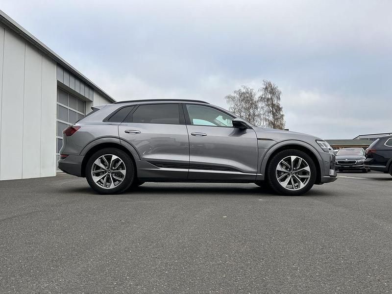 Gebraucht Audi e-tron Advanced Plus 230 kW (313 PS) 2022 Taifungrau SUV