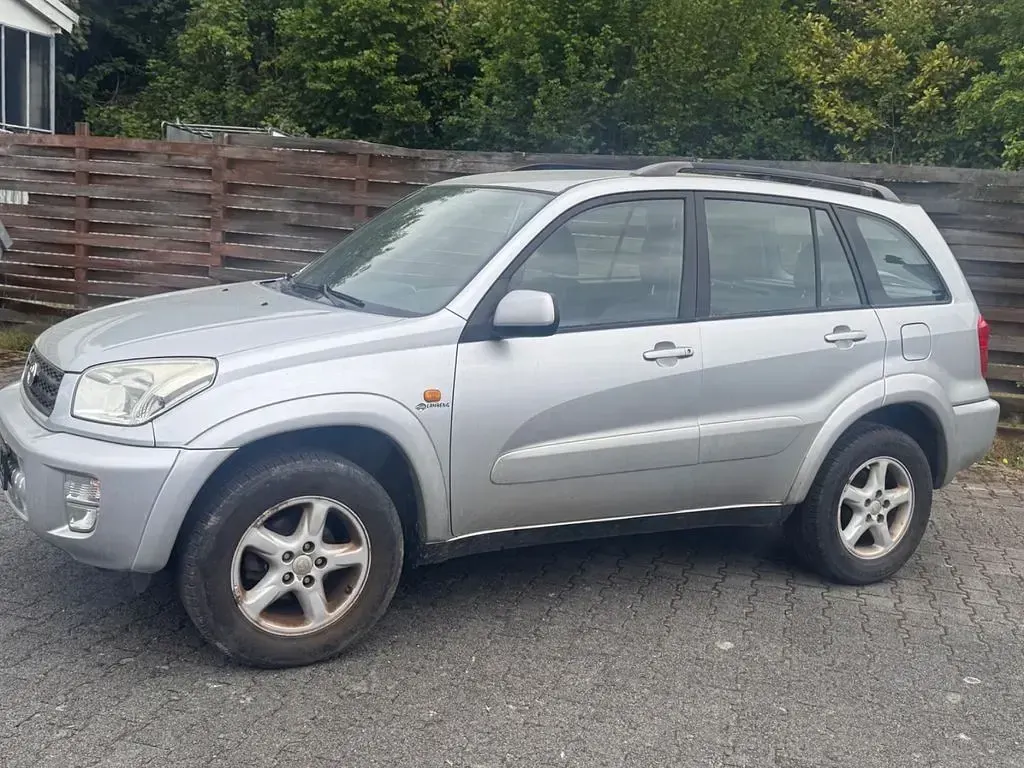 Gebraucht Toyota RAV4 150 PS (110 kW) 2000 Silber SUV