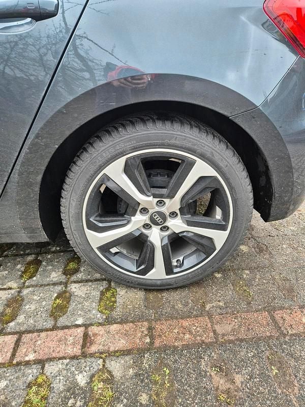 Gebraucht Audi A1 110 PS (80 kW) 2023 Grau SUV