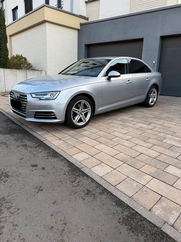Second-hand Audi A4 150 CP (110 kW) 2017 Argintiu Berlinǎ