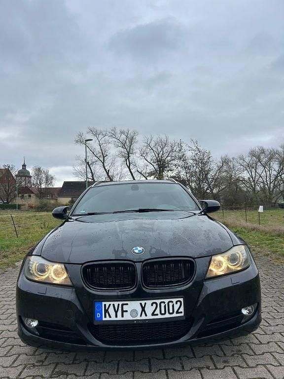 Schwarz Gebraucht 2012 BMW 325 M Sport Kombi | 13.500 € (Etwas zu teuer) - Bild 1/4